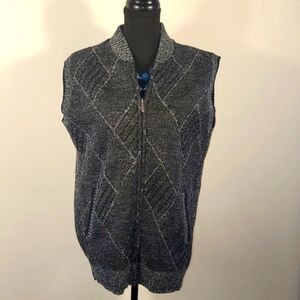 Vest Gray and black side pockets Size Large